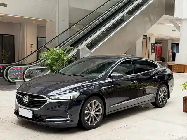 Buick LaCrosse 652T, Люкс