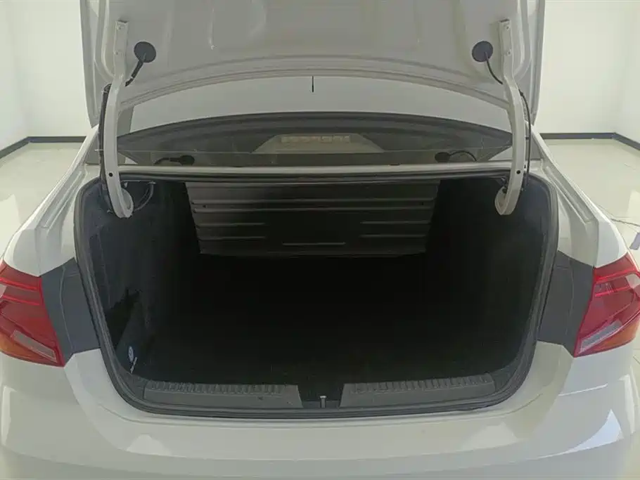 Volkswagen Jetta 2017 1.4L Manual Fashion фото 4