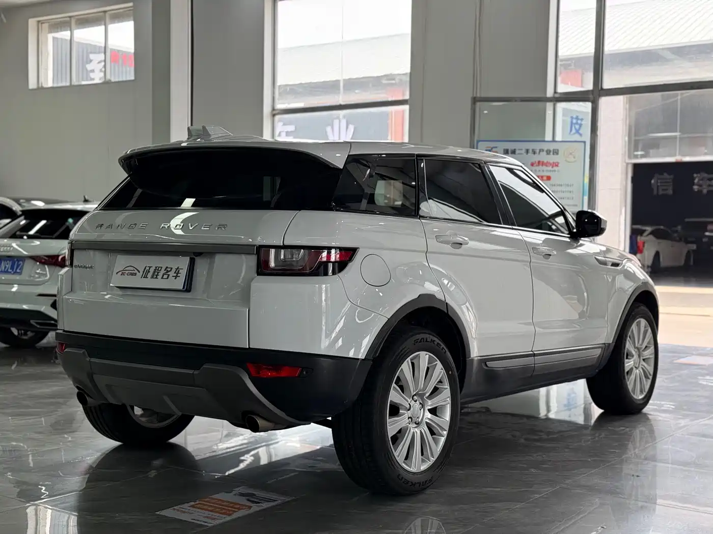Land Rover Range Rover Evoque 2017 2.0T SE Smart Shine Edition фото 7