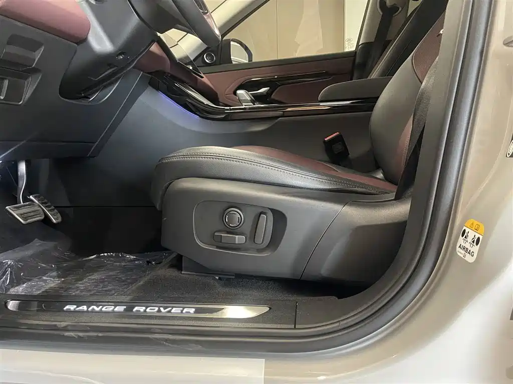 Land Rover Range Rover Evoque 2024 Range Rover Evoque L 249PS Light Master Edition фото 25