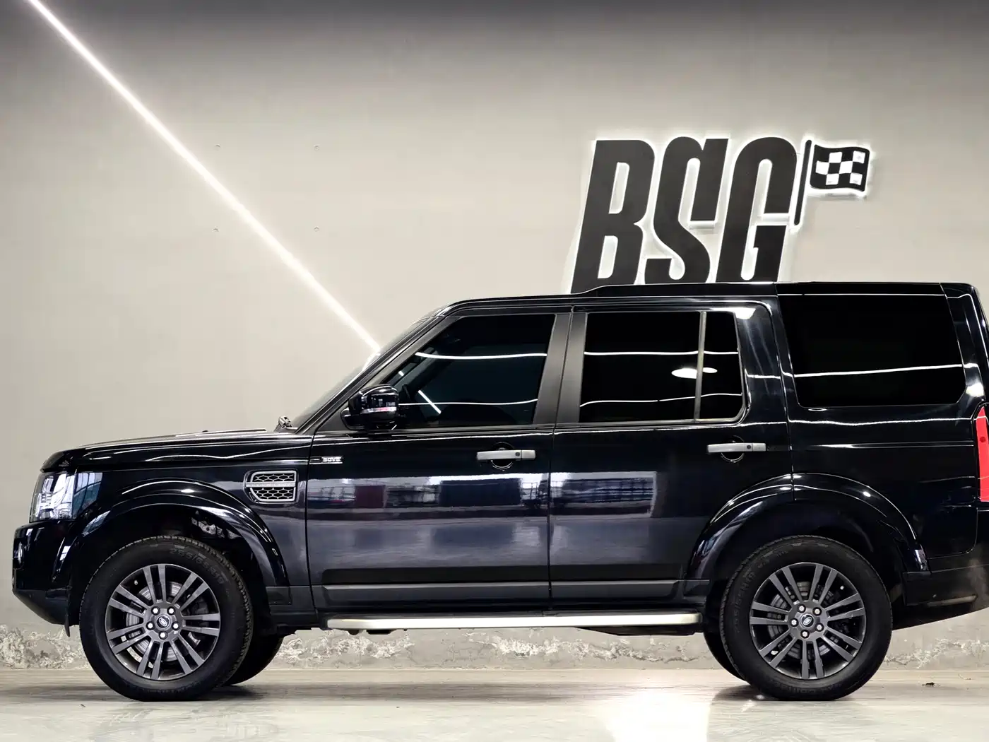 Land Rover Discovery 2015 3.0 SC V6 HSE Luxury фото 3