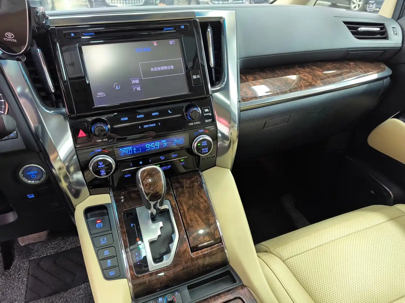 Toyota Alphard 2019 Hybrid 2.5L Luxury фото 11