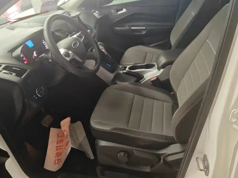Фото 9 - Ford Kuga