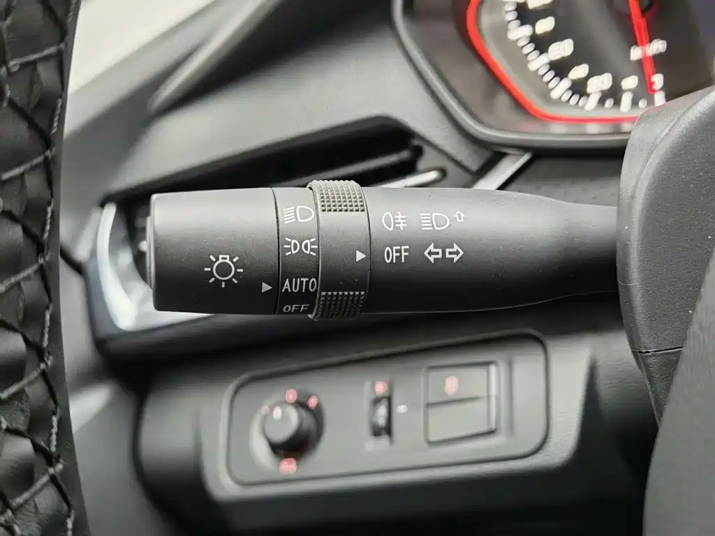 SAIC Maxus Maxus G50 2020 2019 1.5T Automatic Luxury Edition China V