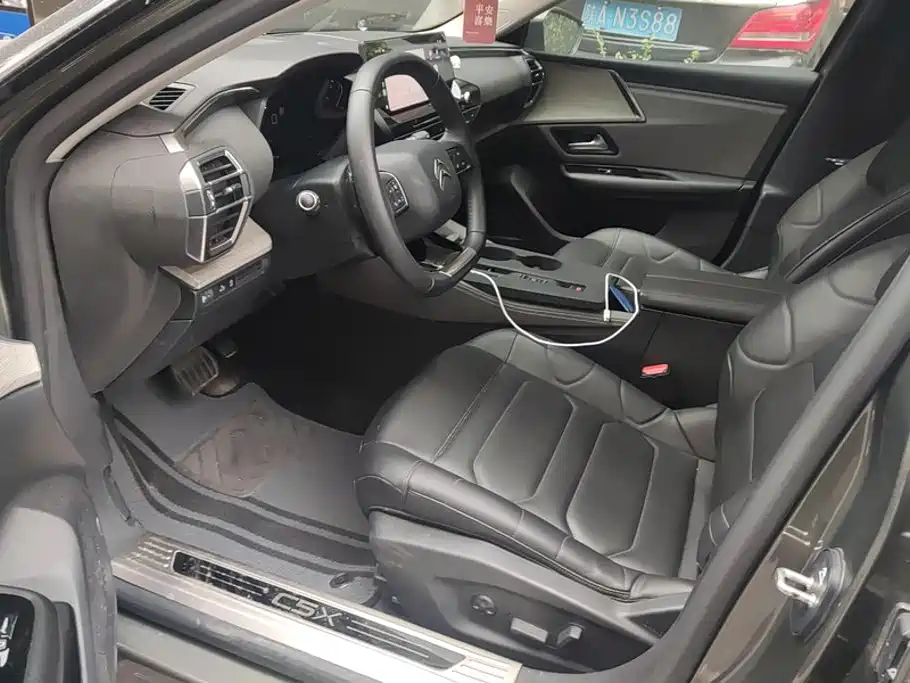 Citroën Versailles C5 X 2024 2023 1.6T Momentum
