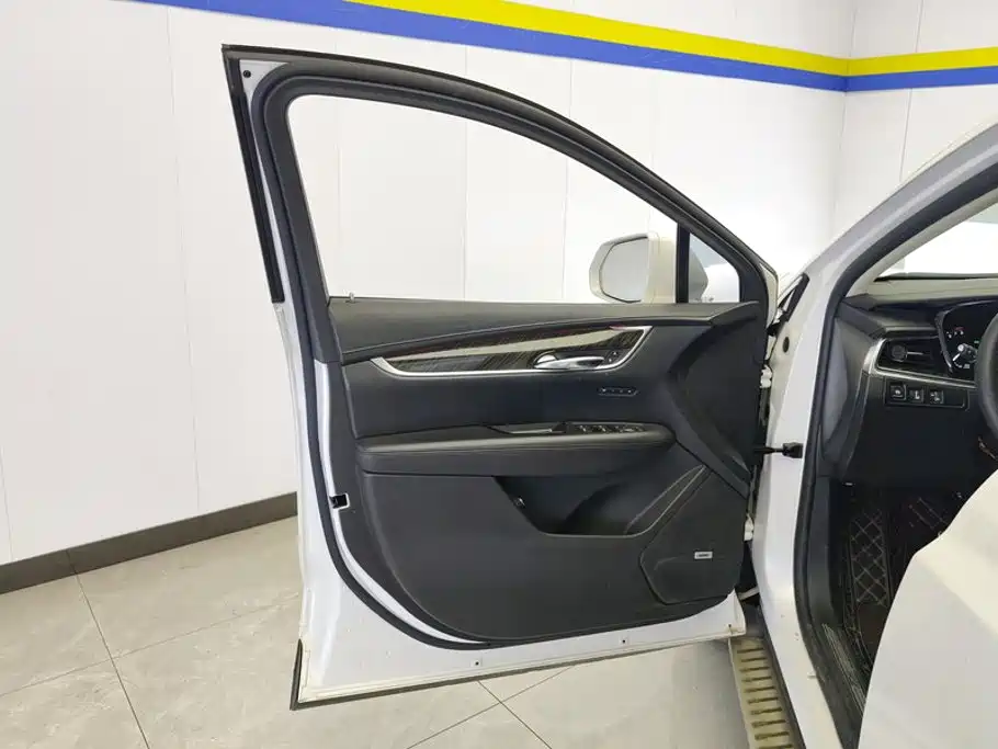 Фото 7 - Cadillac XT5