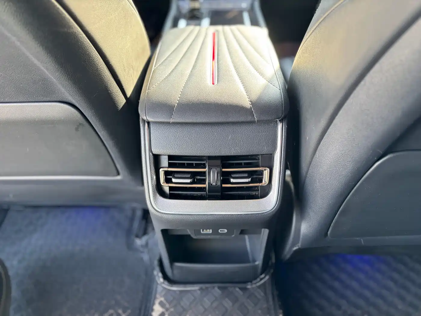 Hongqi H5 2024 1.5T DCT Smart Connect Flag Rhythm Edition фото 17