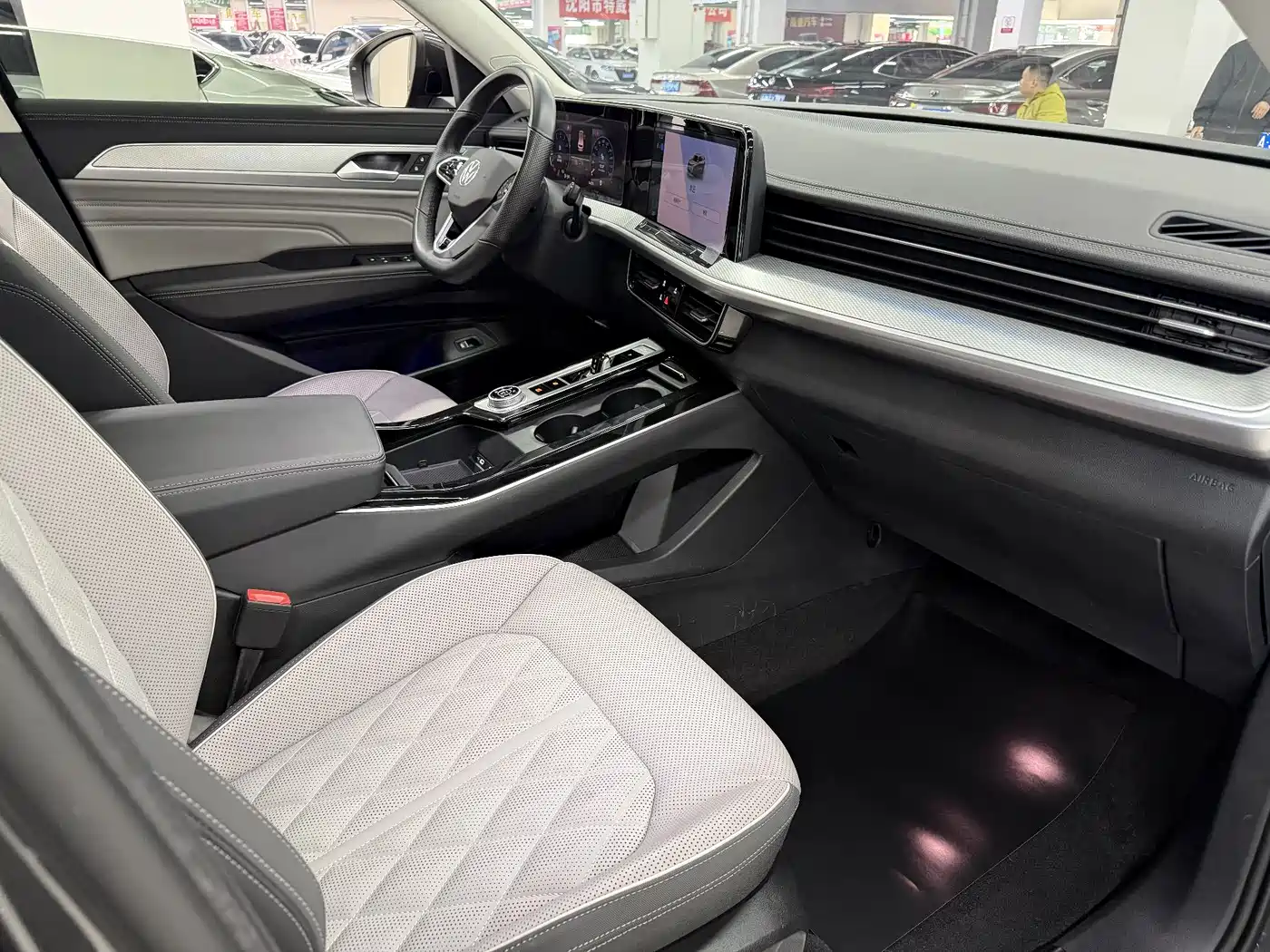 Volkswagen Talagon 2023 380TSI 4WD R-Line Touring Edition фото 10