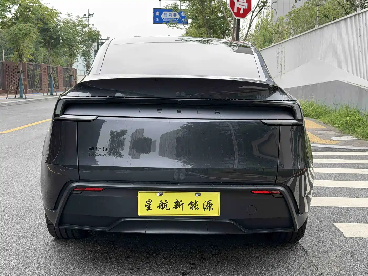 Photo 6 - Tesla Model Y