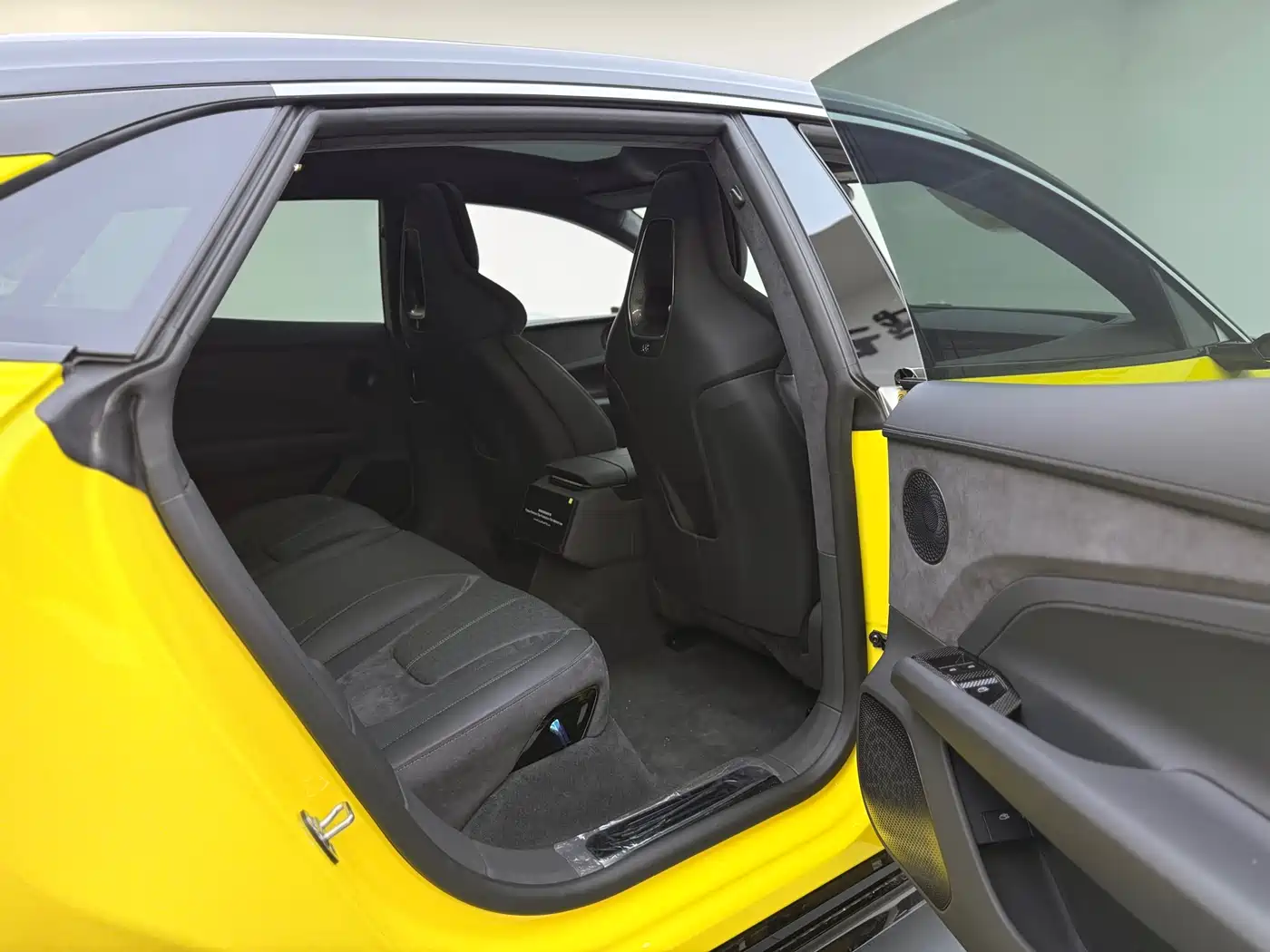 LOTUS SPORTS CAR EMEYA FLOWERS