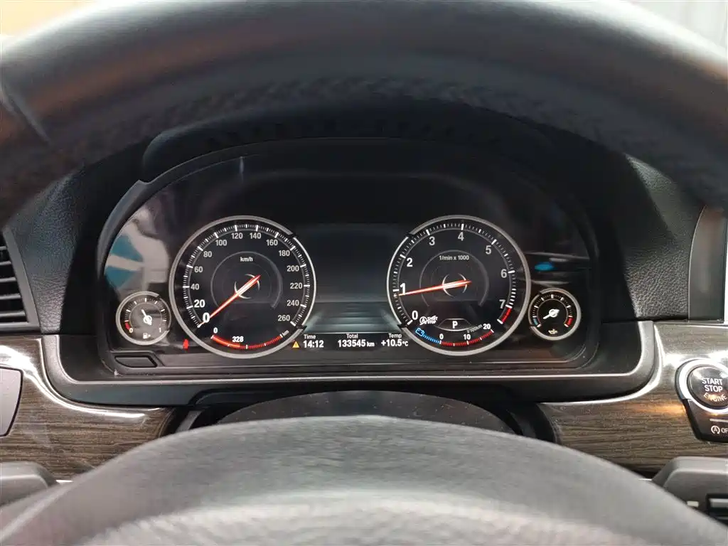 BMW 5 Series 2014 525Li Luxury Design Package фото 4