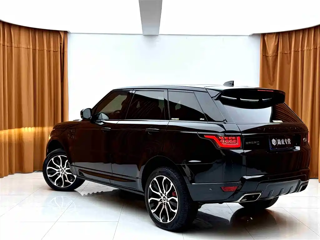 Land Rover Range Rover Sport 2021 3.0 L6 Gloss Black Edition фото 4
