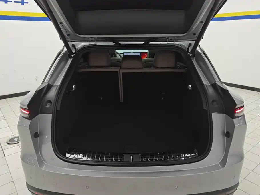 Li Auto i6 2026 2025 4WD Base Model