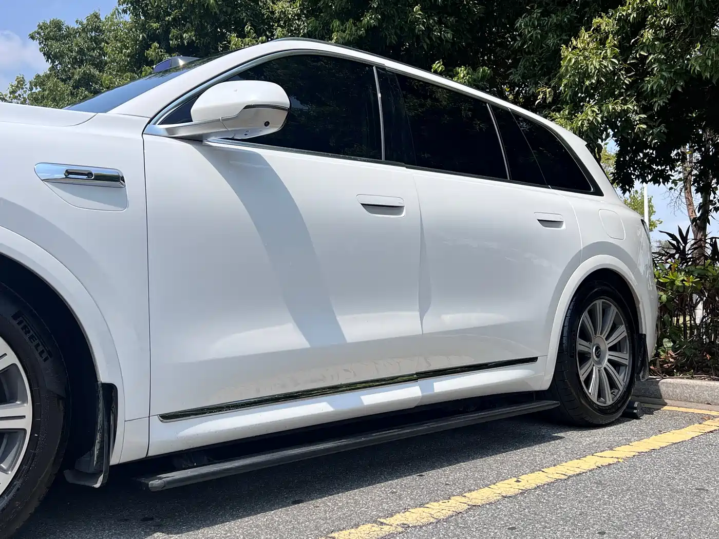 AITO Wenjie AITO M8 2025 Range Extender Max+ Edition 53.4kWh 5-seater фото 6