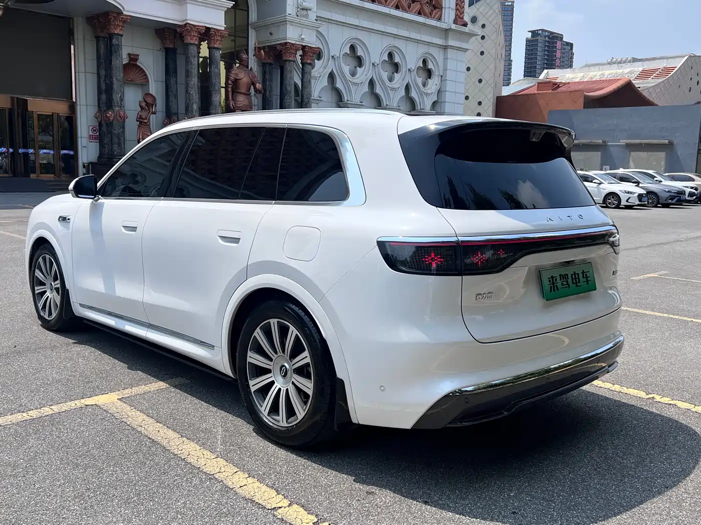 AITO Wenjie AITO M8 2025 Range Extender Max+ Edition 53.4kWh 5-seater фото 10