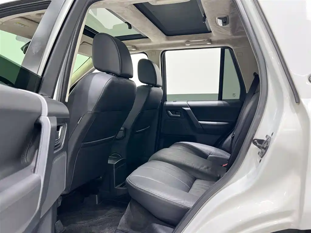 Land Rover Freelander 2 2013 2.0T Si4 SE Petrol Version фото 9