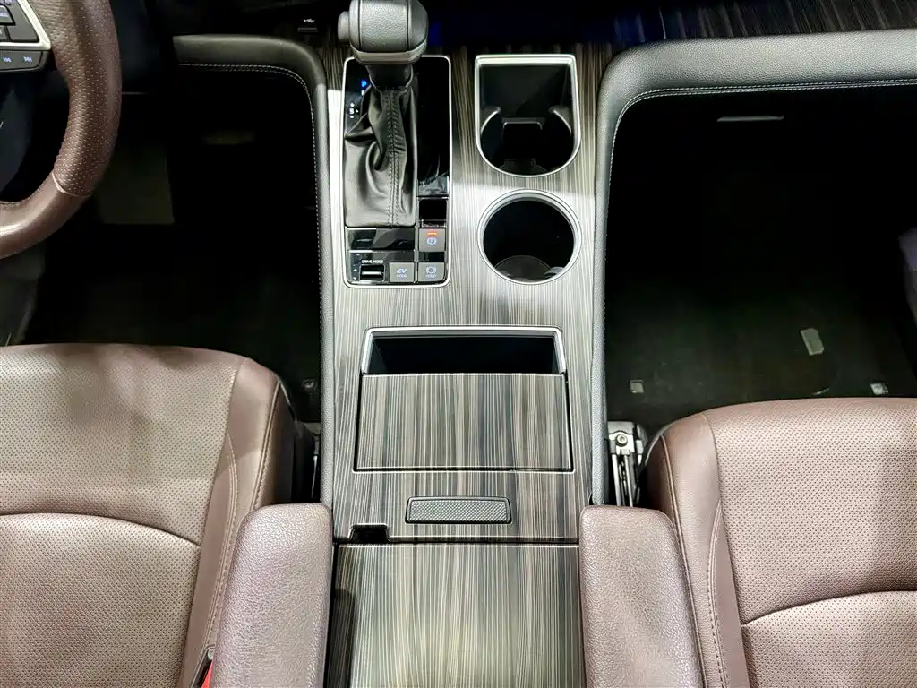Toyota Sienna 2023 2.5L Hybrid Platinum Edition фото 21