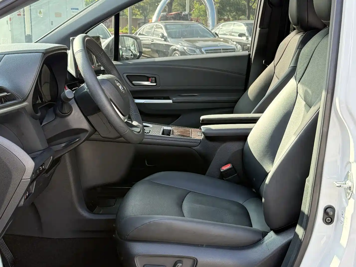 Фото 5 - Toyota Granvia