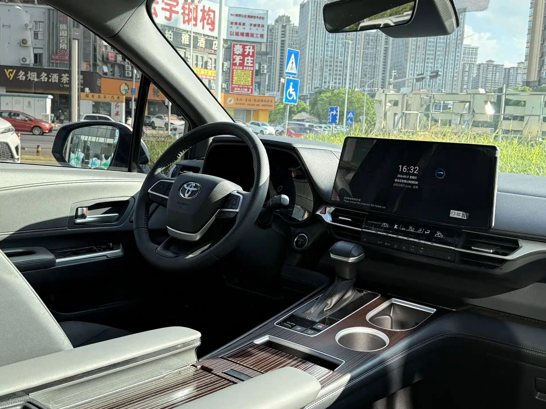 Фото 17 - Toyota Granvia