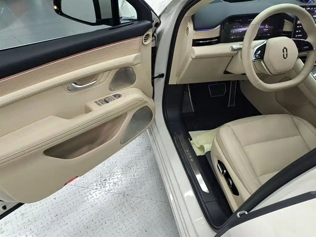 AITO Wenjie AITO M5 2025 Extended Range Ultra AWD фото 16