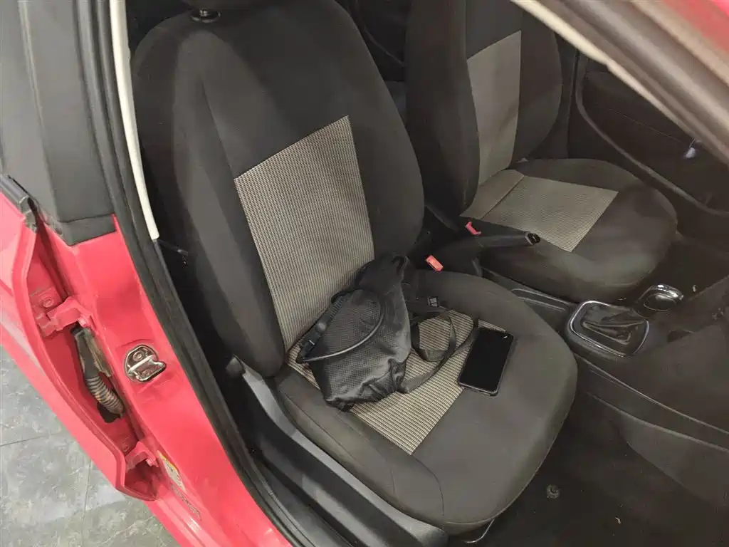 Volkswagen Polo 2016 1.4L Automatic Trend фото 25