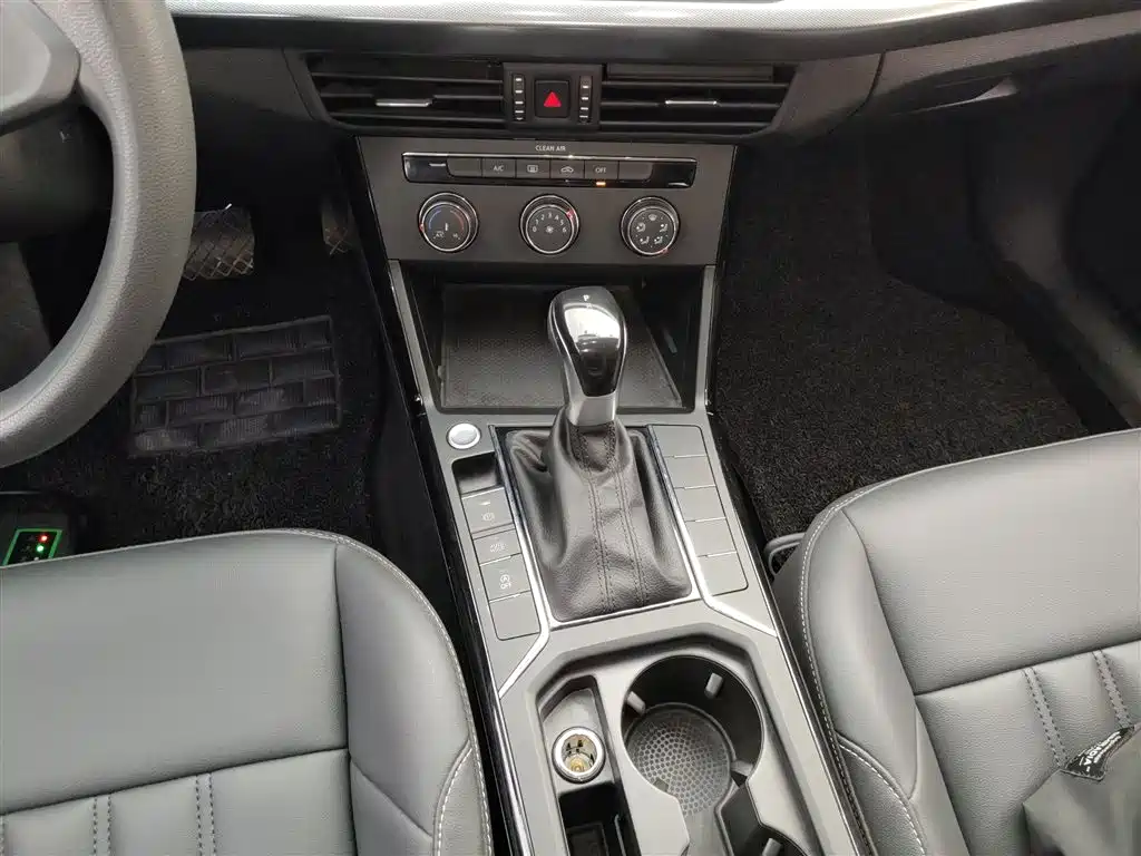 Volkswagen Passat 2022 280TSI Business Edition фото 11