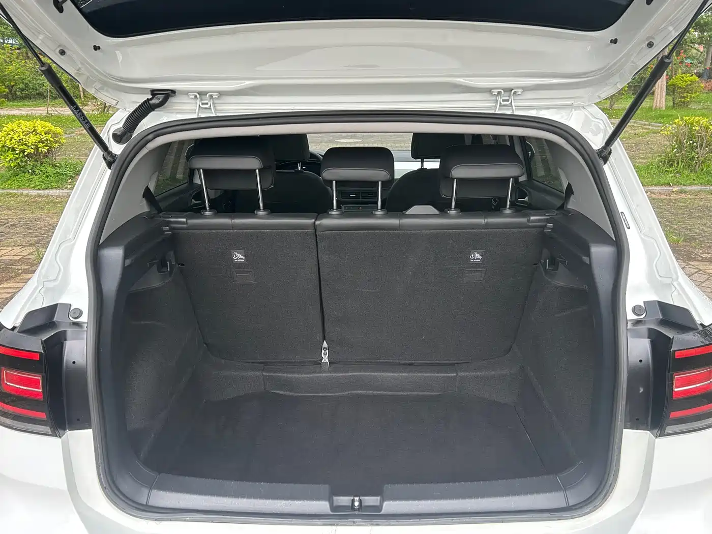 VOLKSWAGEN EXPLORING THE SHADOW