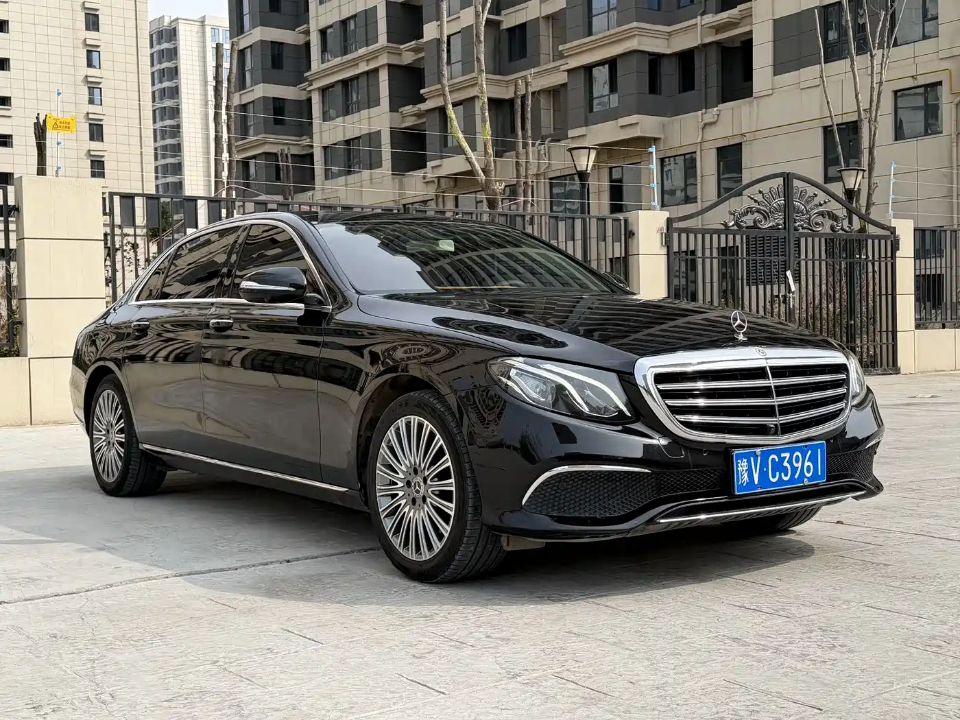 Mercedes-Benz E-Class 2020 E 300 L Fashion фото 3