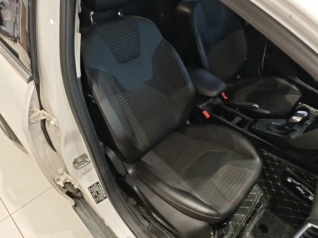 Фото 20 - Ford Focus