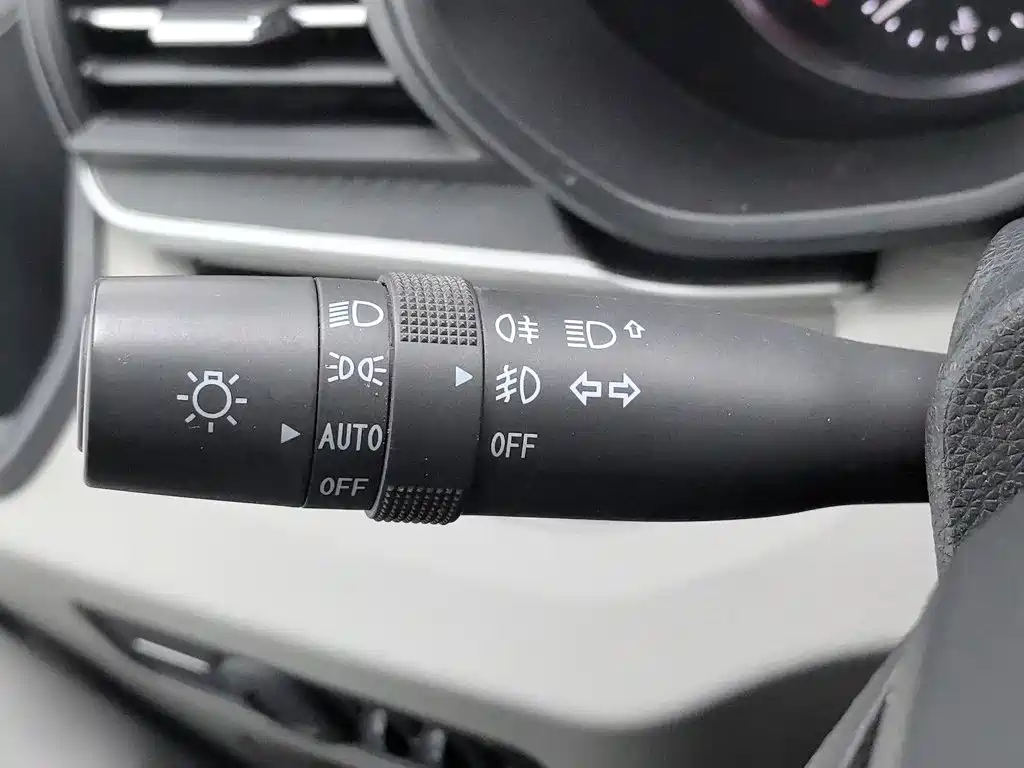 SAIC Maxus Xintu V90 2021 2020 2.0T Manual YunJie Edition FWD Single Rear Tire Long Wheelbase High Roof 7-seater