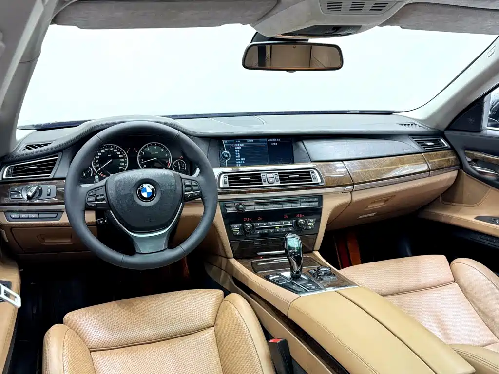 Photo 18 - BMW 7 Series