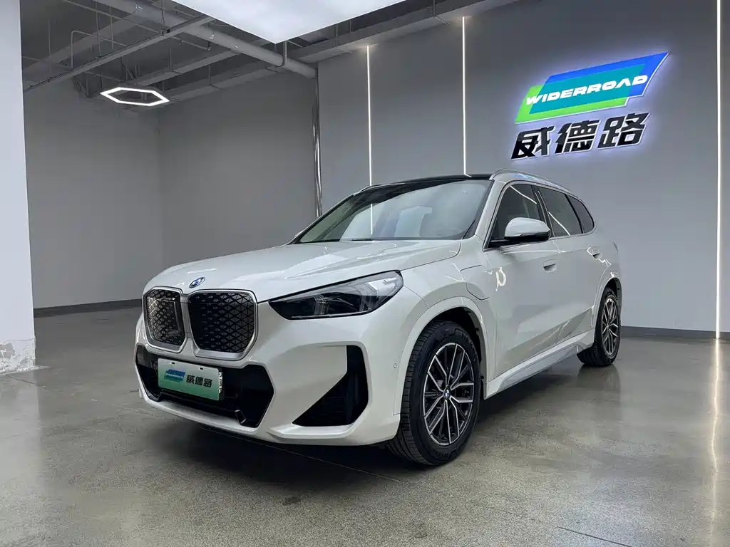 BMW iX1 2023