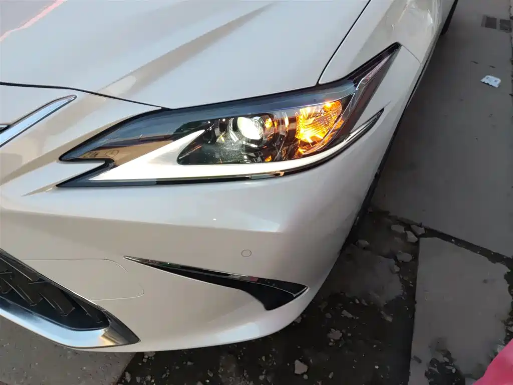 Lexus ES 2023 200 Excellence Edition фото 18