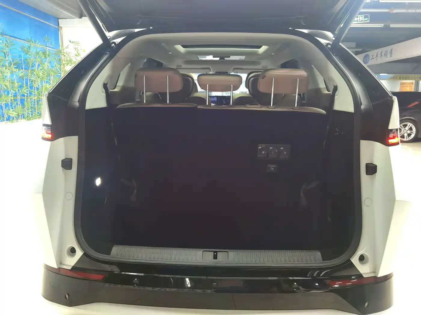 XPeng X9 2024 2024 640 AWD High Performance Max