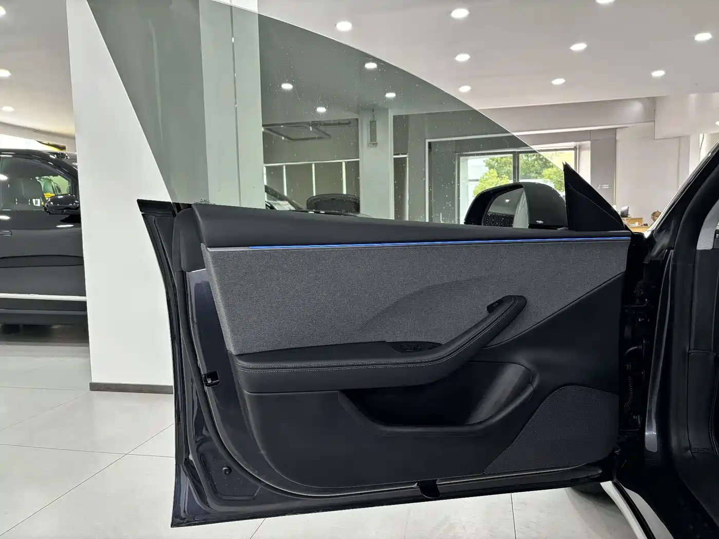 Tesla Model 3 2026 2025 Model Year Facelift Rear-Wheel Drive