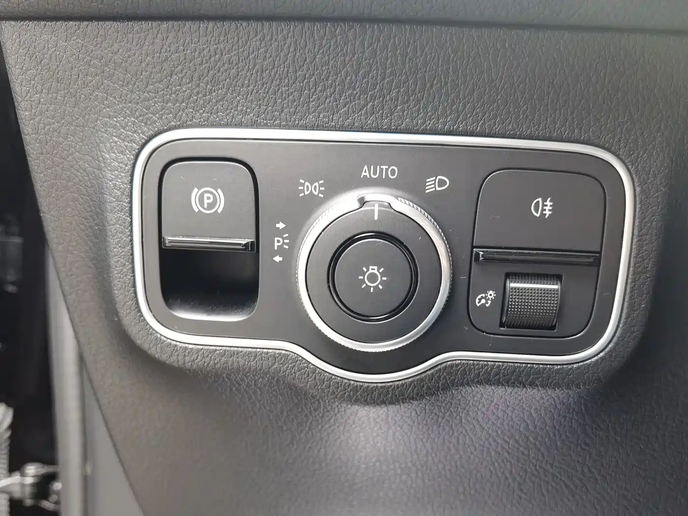 Mercedes-Benz GLB 2024 Facelift GLB 220 Dynamic фото 14