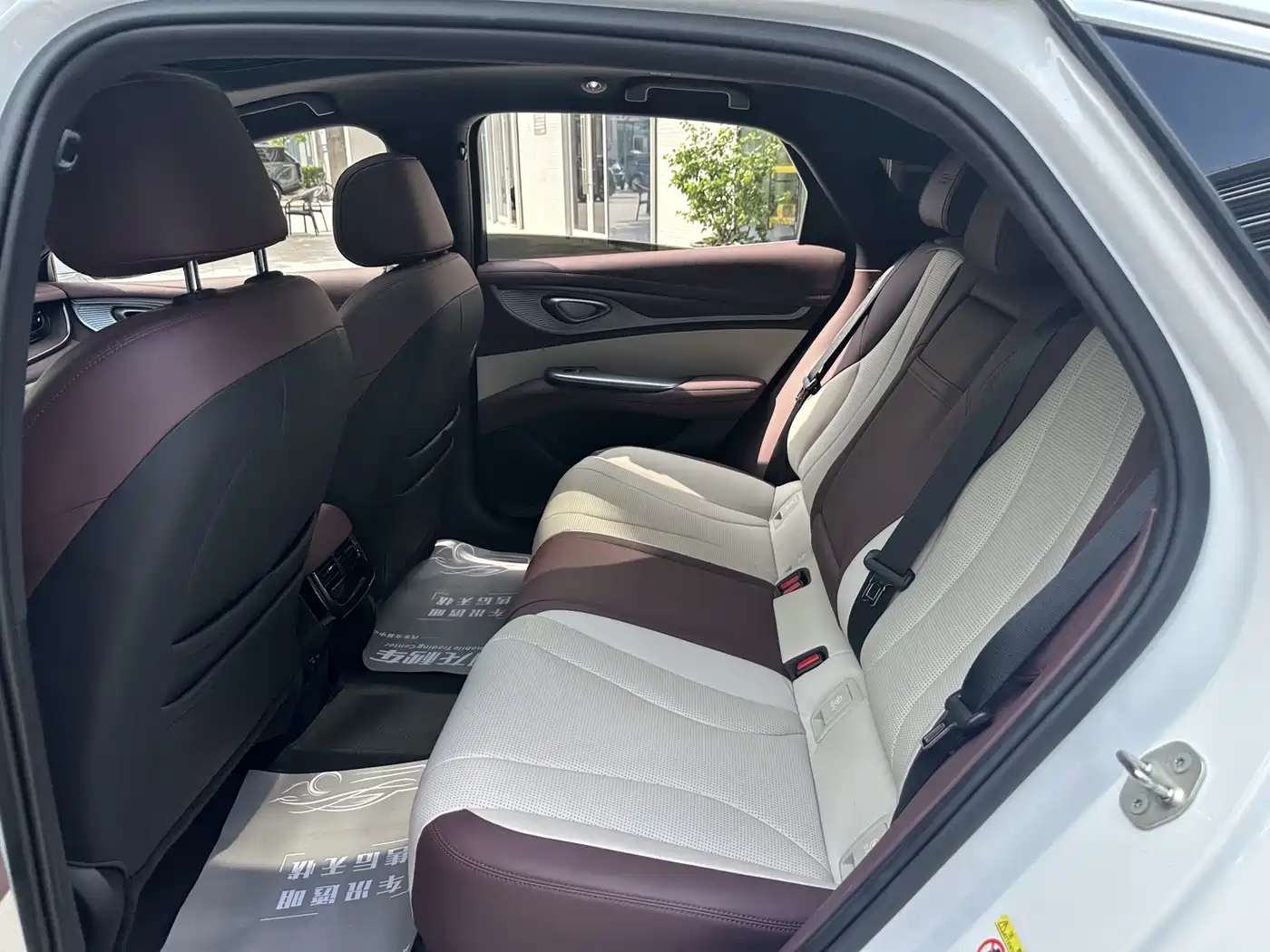 BYD Seal 2024 Glory Edition DM-i 1.5L 121km Prestige фото 10