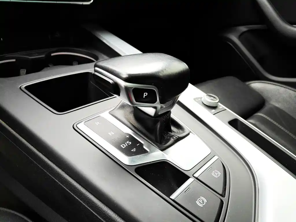 Audi A4L 2020 40 TFSI Luxury Dynamic фото 11