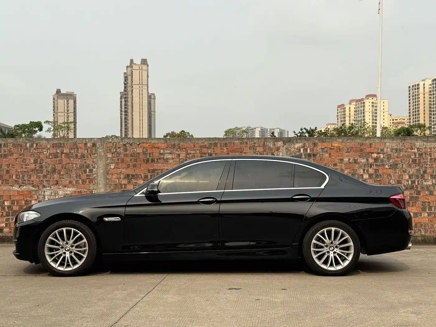 BMW 5 Series 2014 525Li Luxury Design Package фото 15