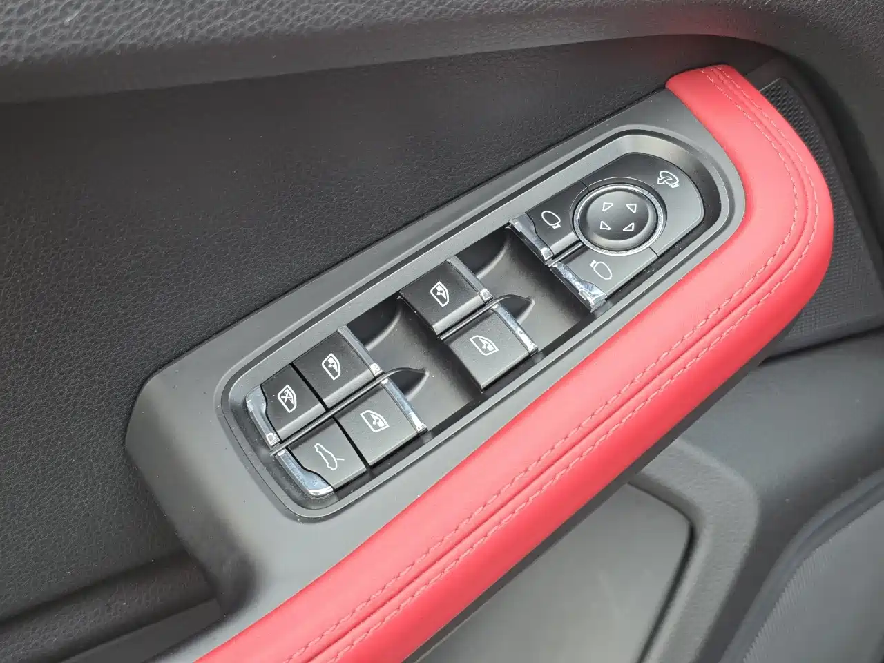 Photo 9 - Porsche Macan