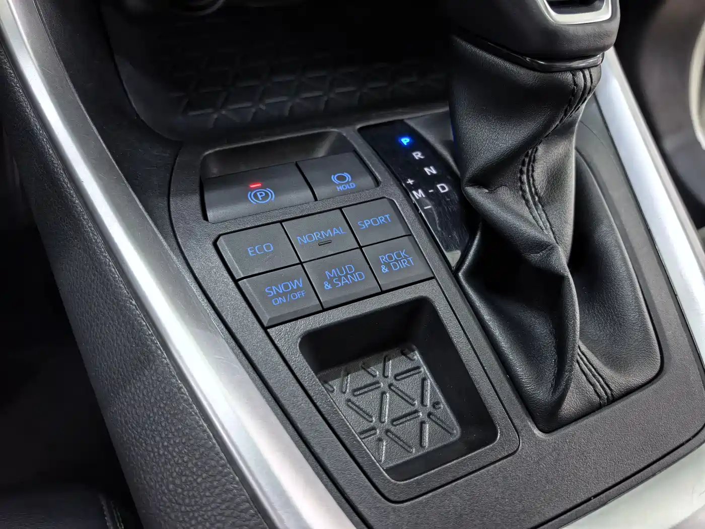 Toyota RAV4 Rongfang 2022 2.0L CVT 4WD Premium Edition фото 20