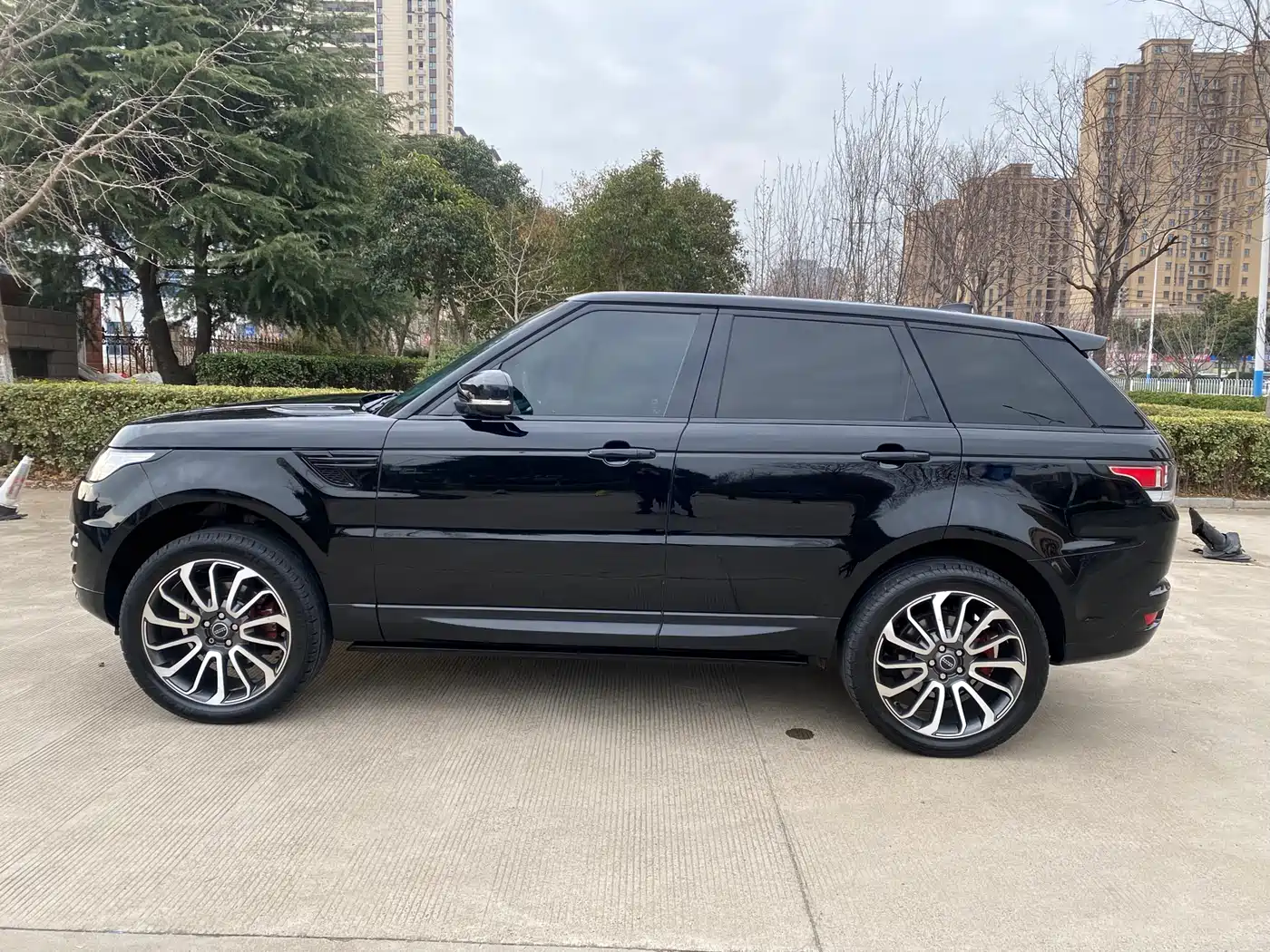 Land Rover Range Rover Sport 2017 3.0 SC V6 SE фото 17