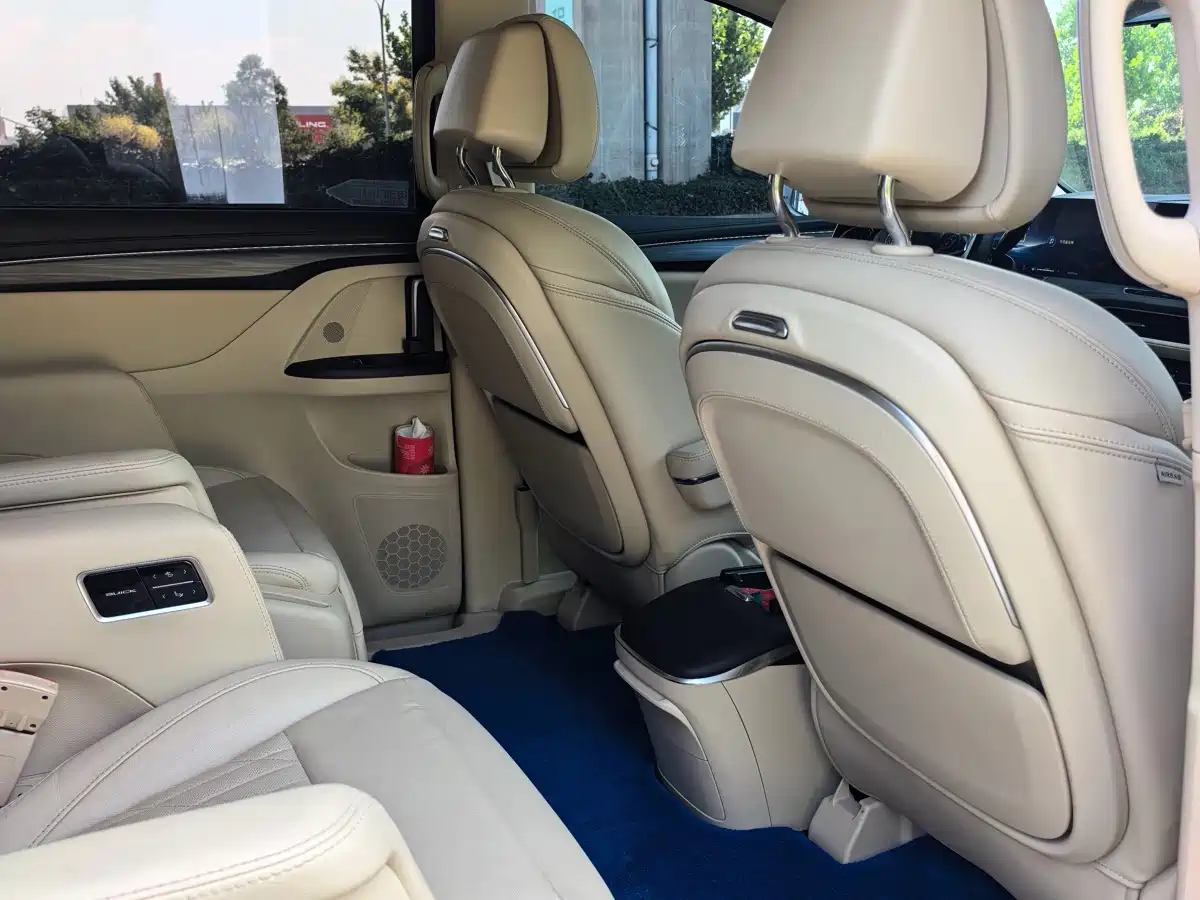 Photo 8 - Buick GL8