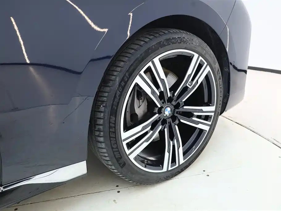 BMW 7 Series 2023 740Li Exclusive M Sport Package фото 11