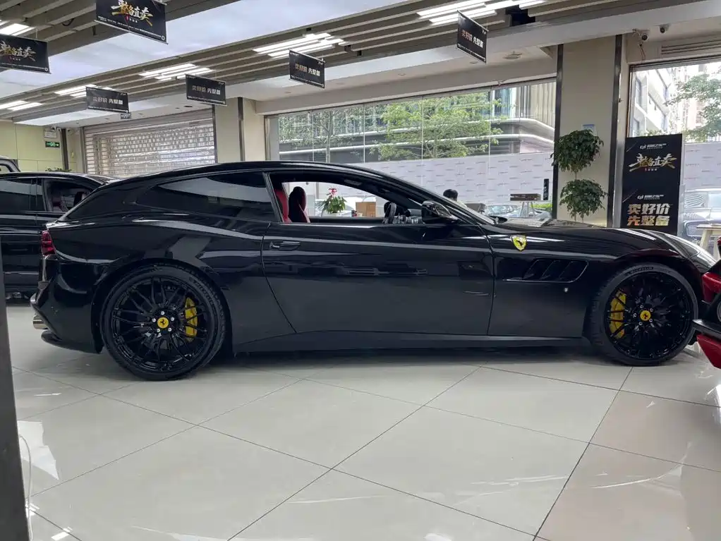 صورة 9 - Ferrari GTC4Lusso
