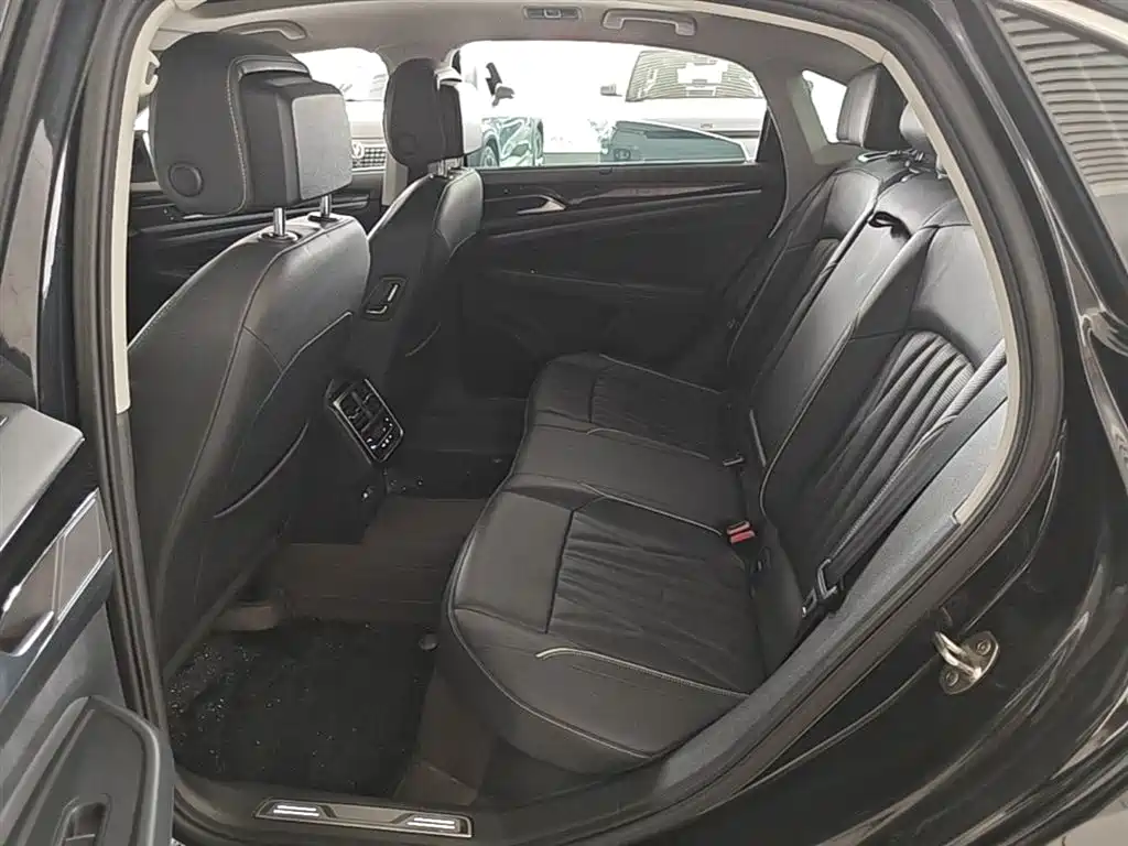 Volkswagen Passat 2023 Facelift 330TSI Starlight Luxury Edition фото 17