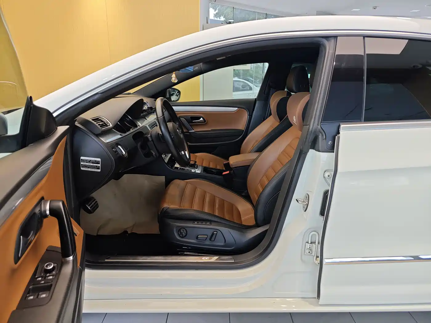 Volkswagen FAW-Volkswagen CC 2016 Model 1.8TSI Luxury фото 14