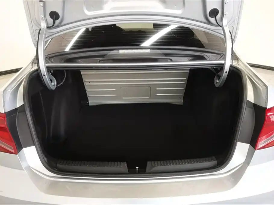 Volkswagen Jetta 2019 Dream Edition 1.5L Auto Fashion фото 4