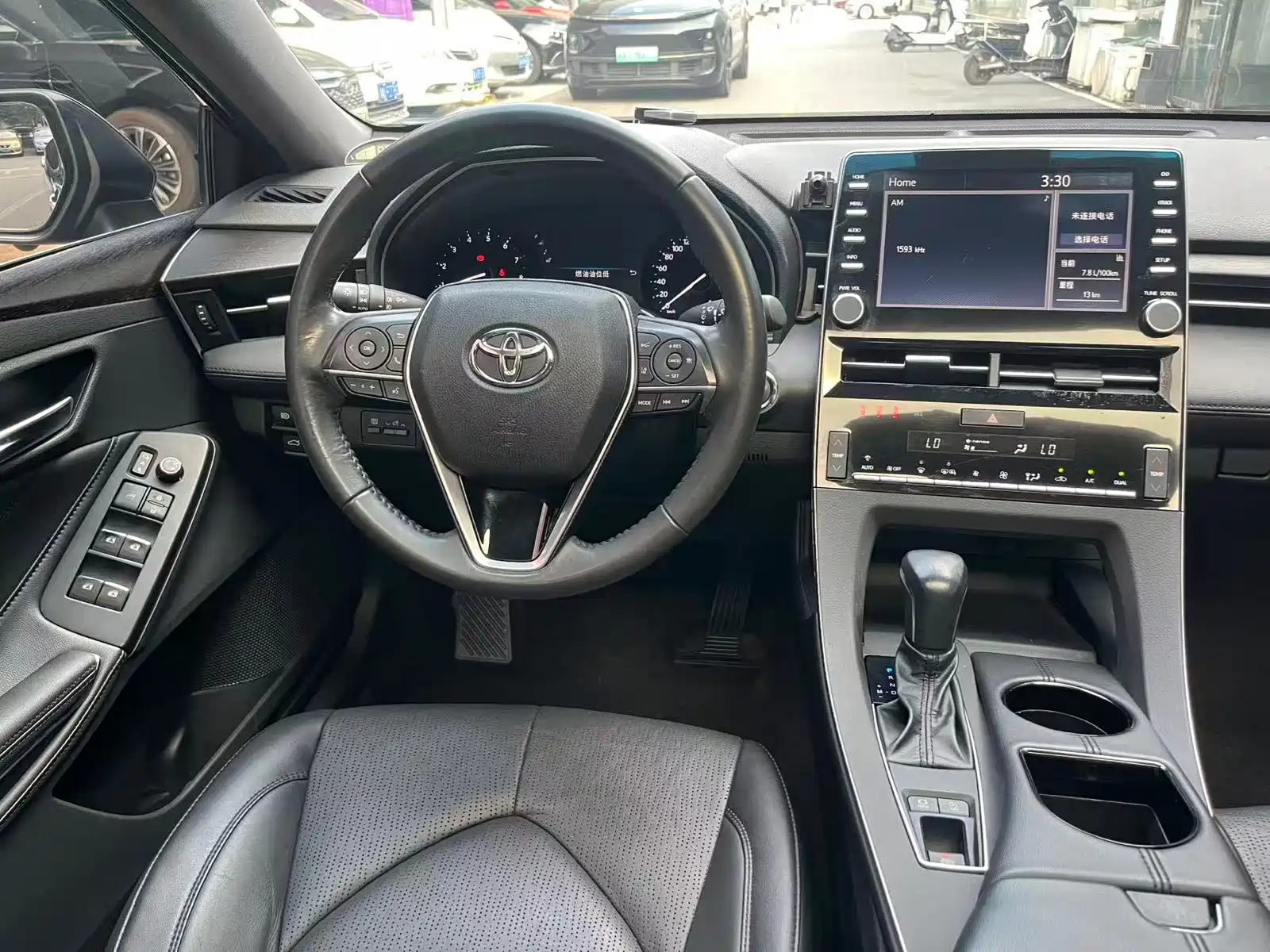 Фото 11 - Toyota Avalon