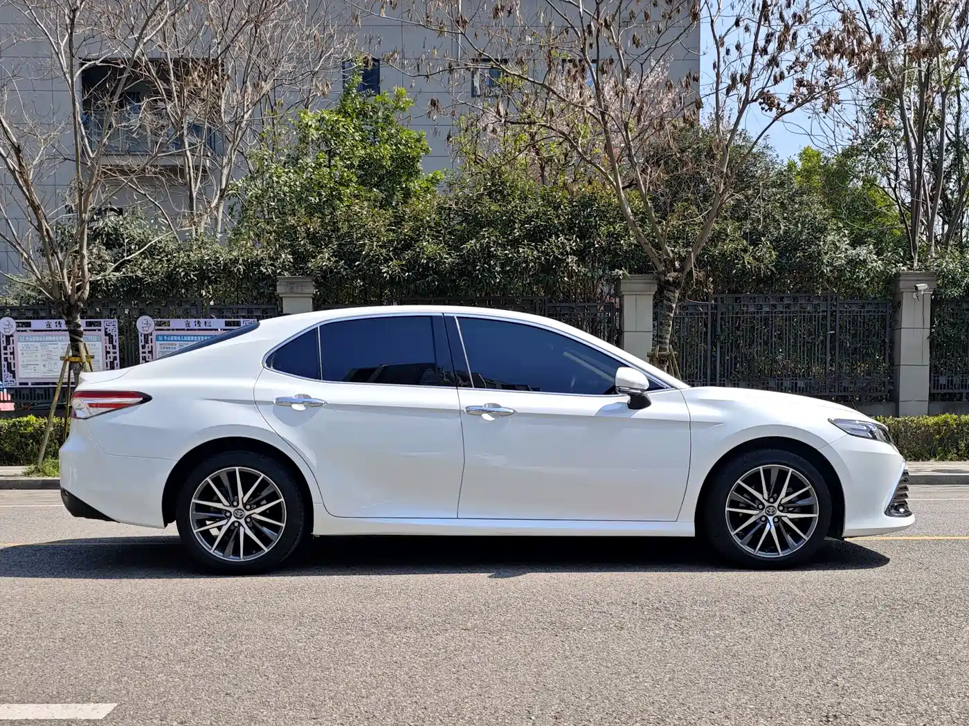 Toyota Camry 2021 2.5G Luxury Edition фото 6
